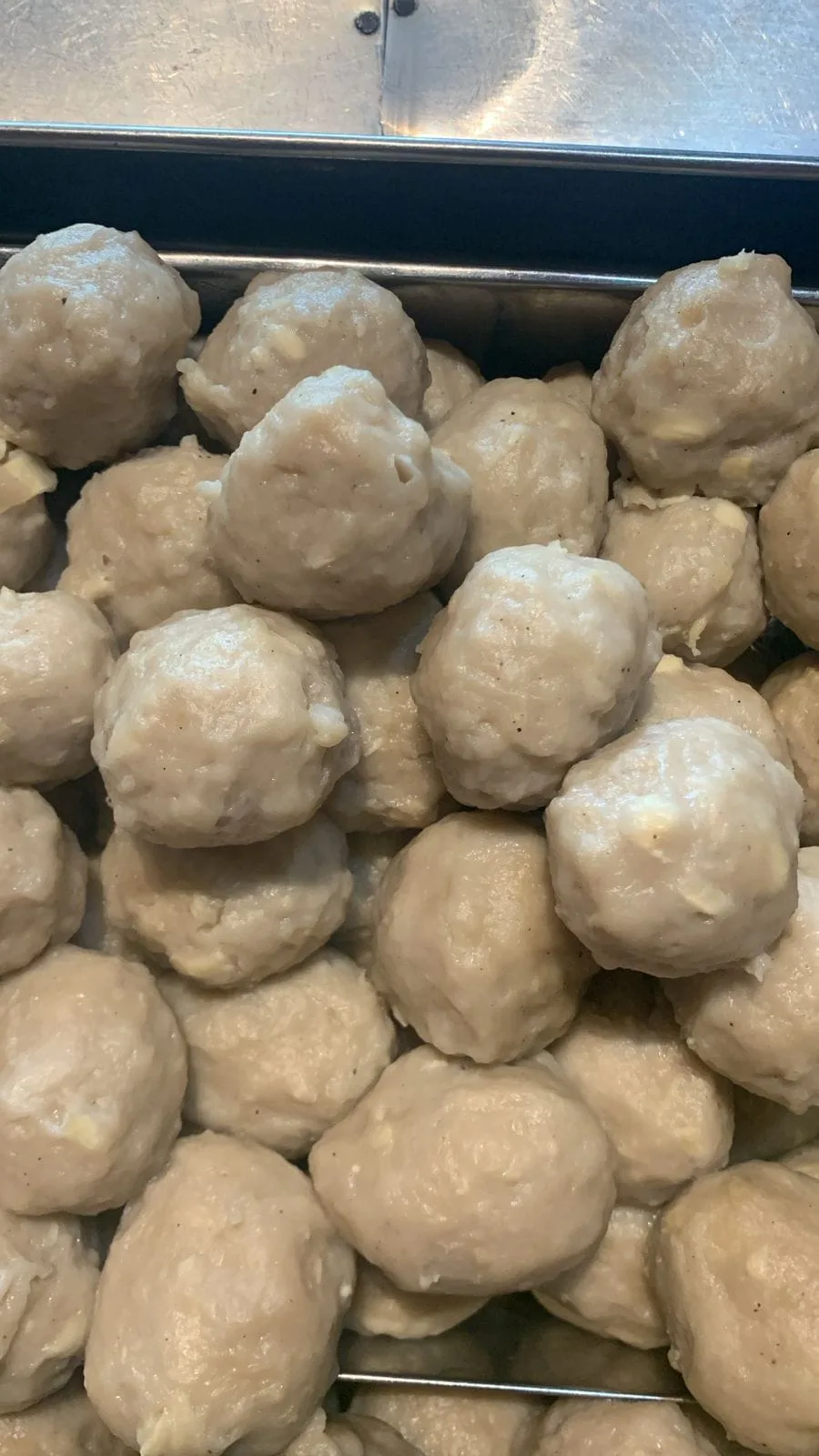 Pilihan bakso di meja prasmanan